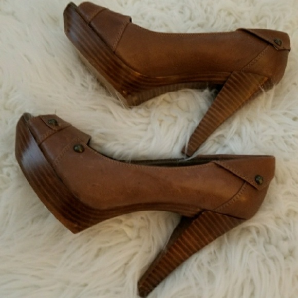 BCBGeneration  Heels - Picture 4 of 6